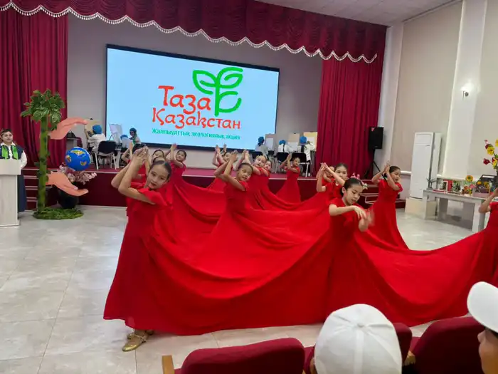 «Таза Қазақстан»: жители Шымкента и школьники приняли активное участие в экологических мероприятиях (9)