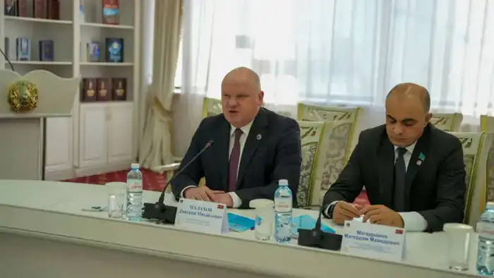 Институт законодательства и правовой информации провел круглый стол на тему «Реализация приоритетных задач по совершенствованию нормотворчества и правового информирования населения в контексте Послания Президента Республики Казахстан» (6)