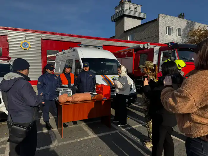 30-летие МЧС: Спасатели проводят дни открытых дверей и пресс-туры (5)