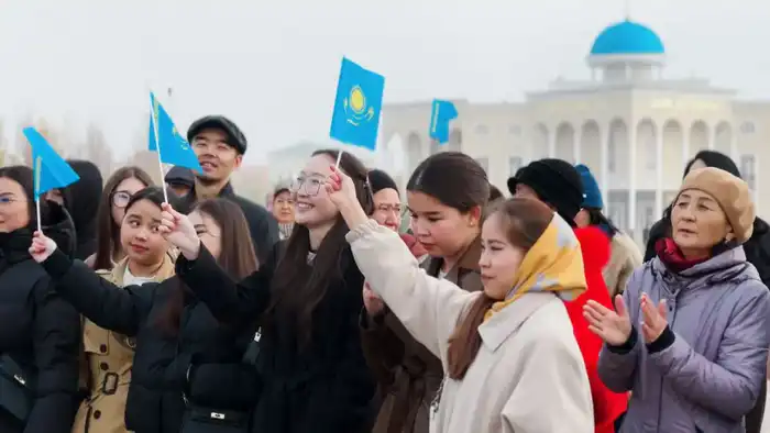 В Западно-Казахстанской области состоялась церемония поднятия Государственного флага (5)