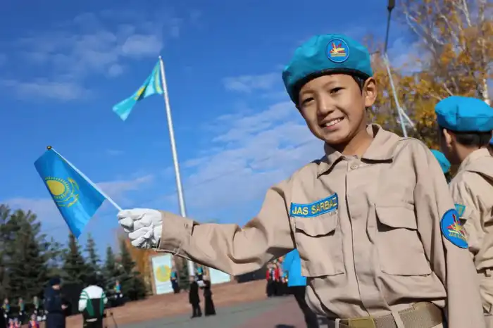 В Рудном состоялась торжественная церемония поднятия Государственного Флага Республики Казахстан в честь Дня Республики (8)