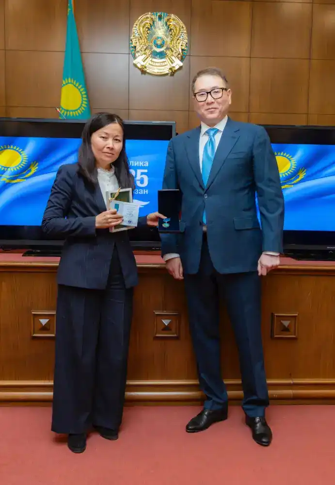 72 сотрудника торговой сферы награждены государственными и ведомственными наградами (7)