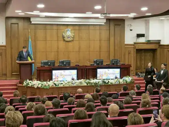 Министр финансов Мади Такиев вручил государственные награды руководителям региональных Департаментов казначейства (4)