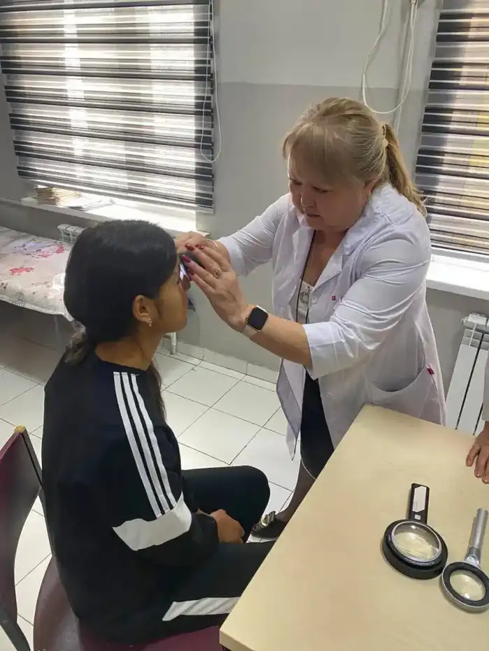 Специалисты КНЦДИЗ поделились опытом и провели приём более 100 пациентов в г. Нукус (3)