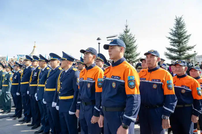 В Жетісу в честь Дня Республики состоялась церемония поднятия Государственного флага (5)