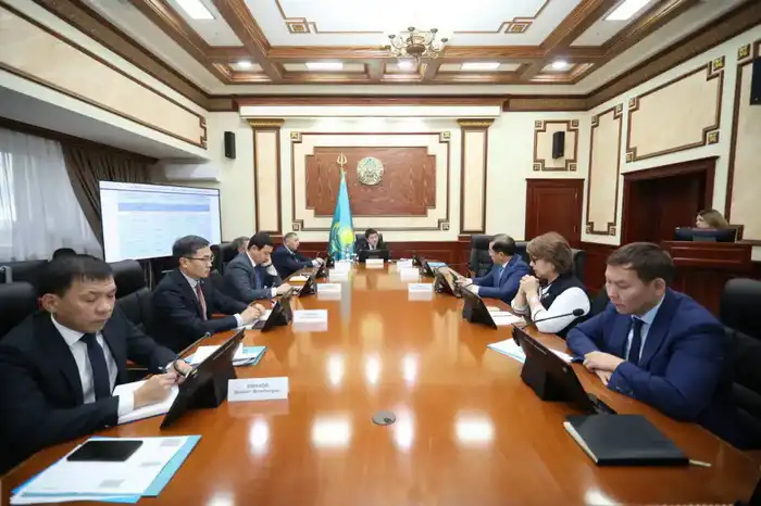 В Мангистау обсудили развитие сферы здравоохранения и актуальные вопросы (7)