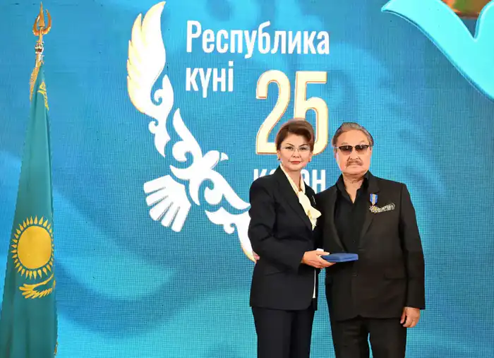 В Алматы в честь Дня Республики наградили деятелей культуры и информации (2)