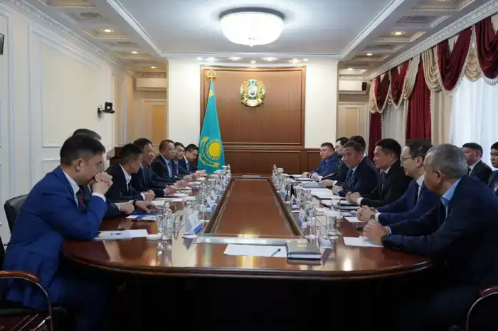 Аким Акмолинской области Марат Ахметжанов провёл встречу с председателем Совета директоров компании «Zijin Mining Group Co., Ltd.» Чэнь Цзинхэ (3)