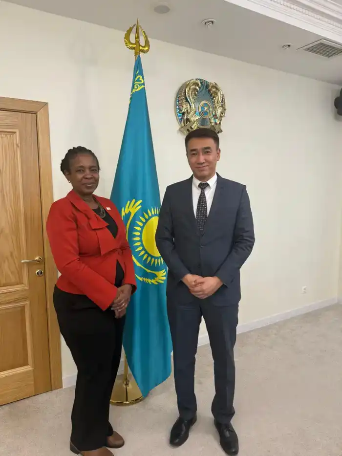 О. Анафин обсудил с представителем ЮНФПА Ч. Огбонна вопросы сотрудничества (4)