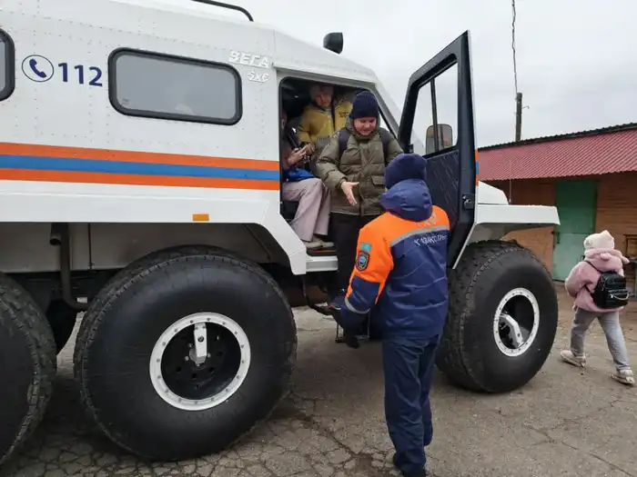 30-летие МЧС: Спасатели проводят дни открытых дверей и пресс-туры (2)