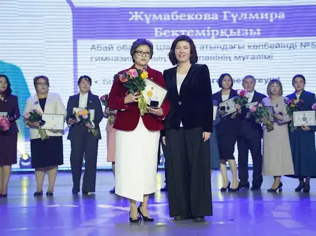 Три педагога из области Абай стали обладателями звания «Лучший педагог – 2025» (2)