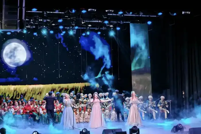 В ВКО отметили 70-летие Восточно-Казахстанского училища искусств им. народных артистов, братьев Абдуллиных (9)