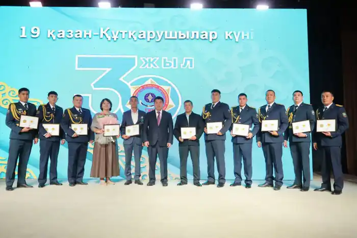 Аким Мангистауской области Нурдәулет Килыбай поздравил спасателей региона с профессиональным праздником (5)