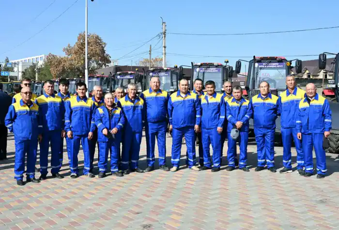 ТУРКЕСТАН: В ЖЕТЫСАЕ ПРЕДСТАВИТЕЛЯМ КОММУНАЛЬНОЙ СФЕРЫ ВРУЧИЛИ НОВУЮ ТЕХНИКУ (3)