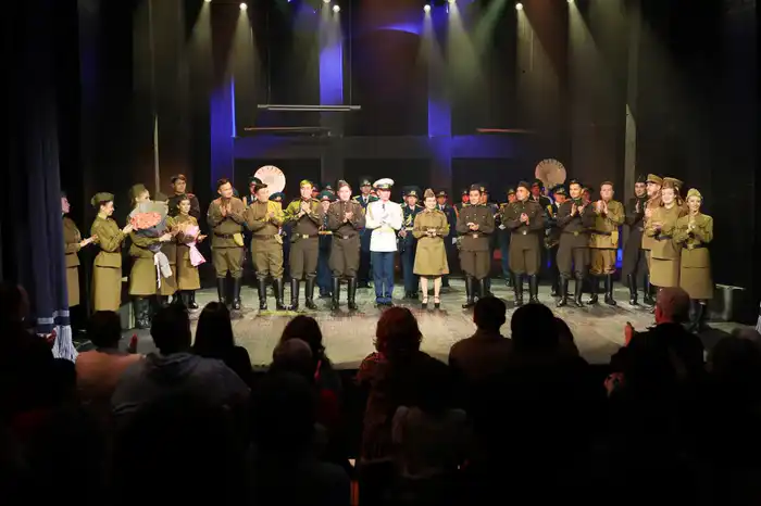Актёры и гвардейцы вновь вместе на сцене: состоялась премьера драмы «Алия» к 100-летию героини (5)
