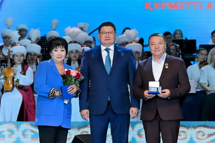 В регионе чествовали жителей, внесших вклад в развитие области (8)