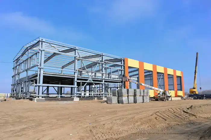 Аким области ознакомился со строительством физкультурно-оздоровительного комплекса в Семее (3)