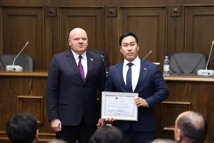 В Академии правосудия при Высшем Судебном Совете Республики Казахстан впервые состоялись курсы переподготовки для председателей районных судов всех регионов страны (7)