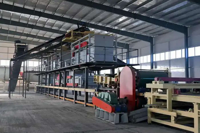 Аким области посетил новый завод, строящийся в Семее (8)