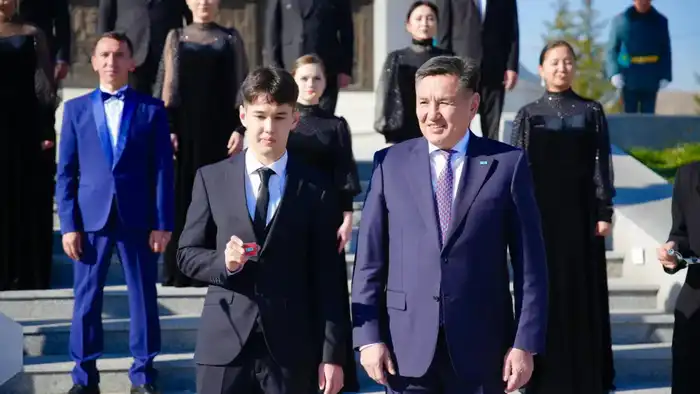 В ВКО прошла церемония поднятия Государственного флага (5)