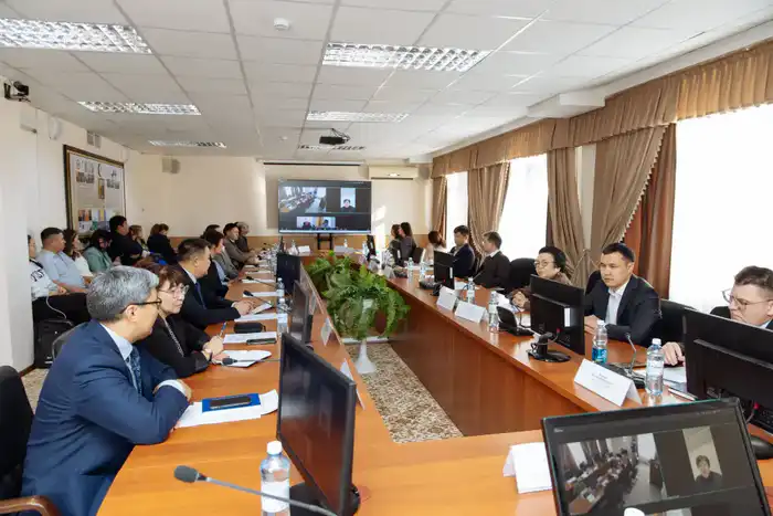 Комитет по обеспечению качества в сфере науки и высшего образования МНВО РК совместно с Министерством здравоохранения РК на базе Медицинского университета «Астана» провел круглый стол «Развитие медицинских журналов в Республике Казахстан: современные вызовы и перспективы». (6)