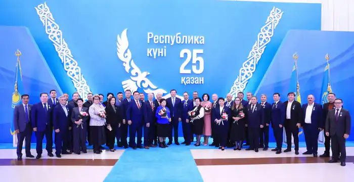 В День Республики актюбинцам вручили государственные награды (8)