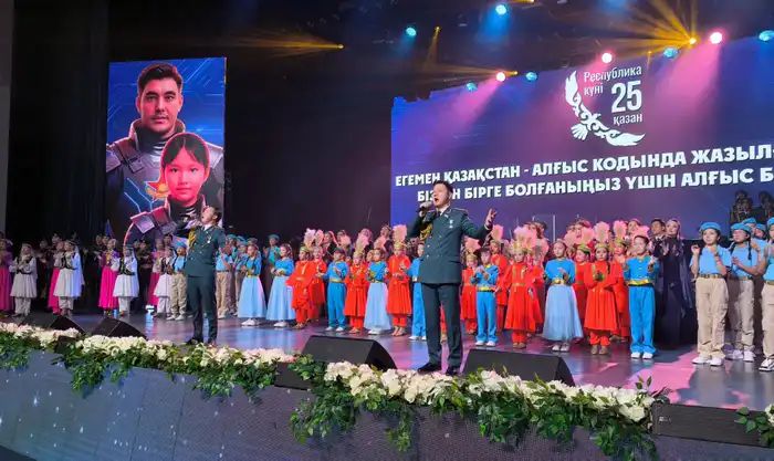 Искусственный интеллект на сцене: Минобороны провело уникальный концерт к Дню Республики (4)