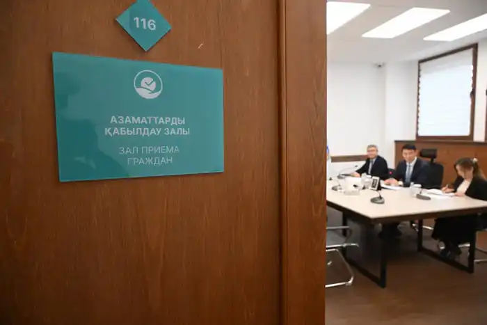 Аким города Алматы провел личный прием граждан (6)