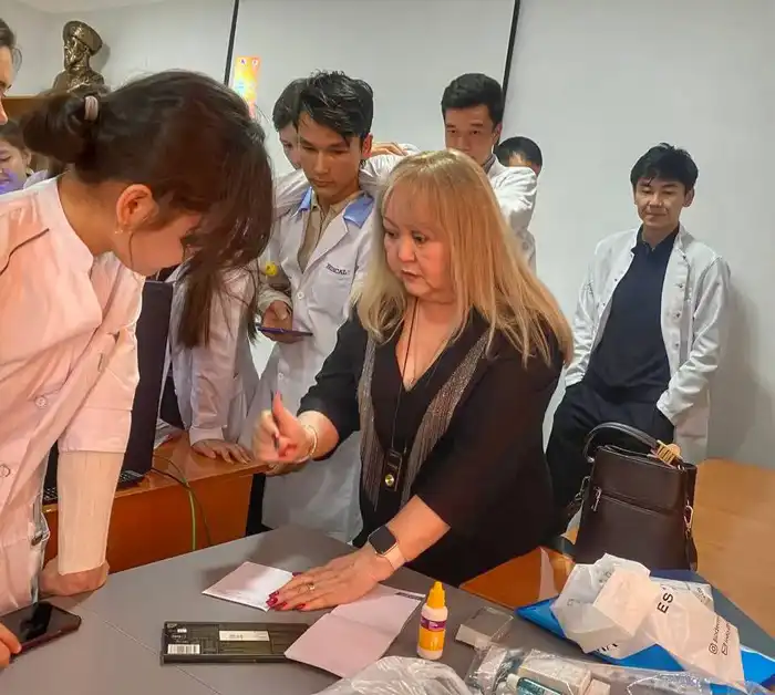 Специалисты КНЦДИЗ поделились опытом и провели приём более 100 пациентов в г. Нукус (2)