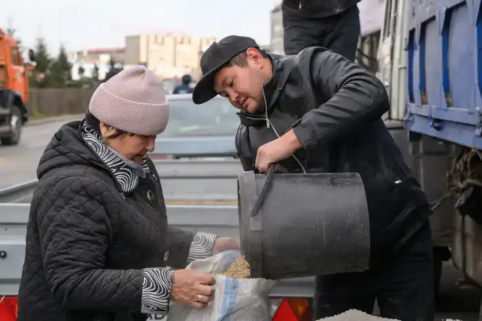 В областном центре прошла традиционная сельскохозяйственная ярмарка ко Дню Республики (10)