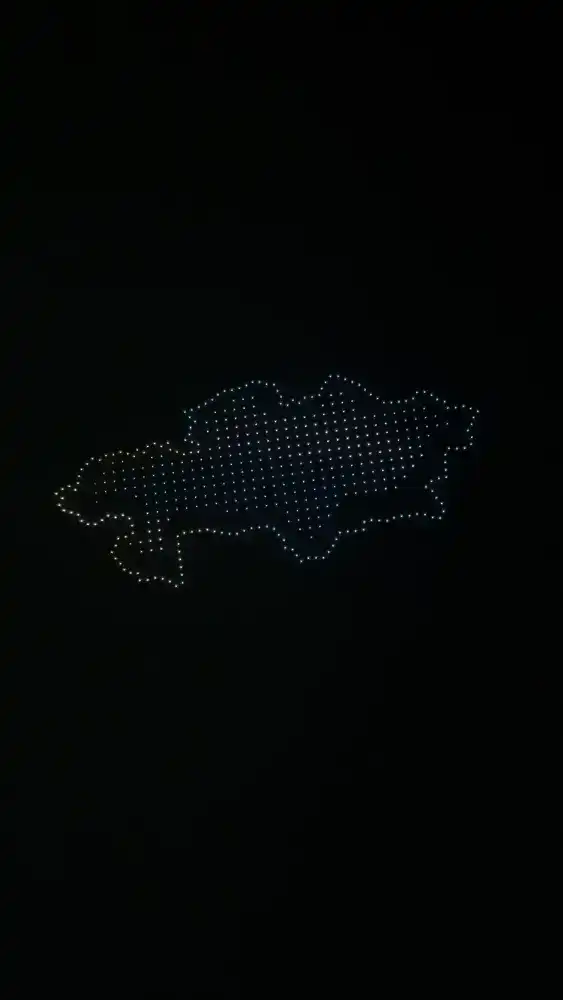 Небо Конаева запело гимн Казахстана (7)