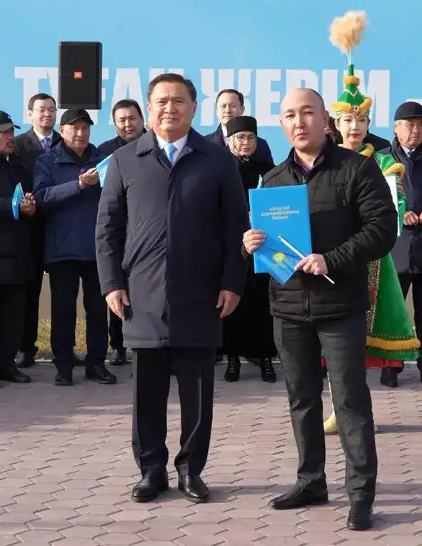 В Кокшетау состоялась церемония поднятия Государственного флага в честь Дня Республики (2)