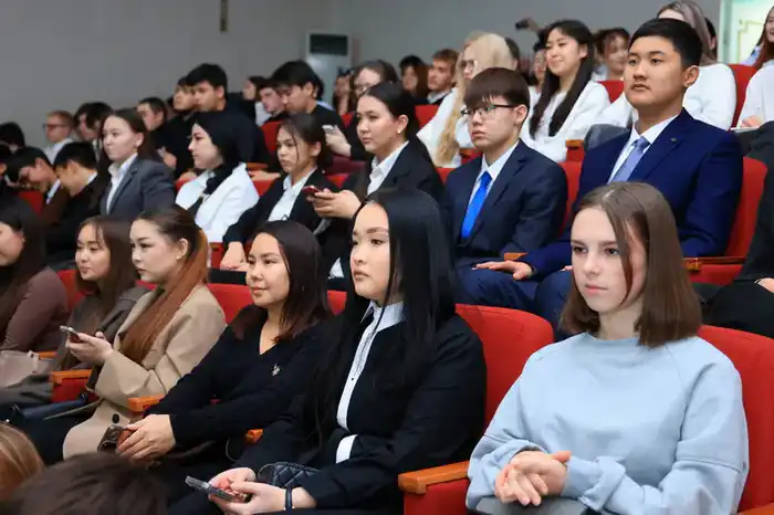 Более 600 молодёжных лидеров Карагандинской области собрал форум SARYARQALAB: AQYL.DAMU.QADAM (9)