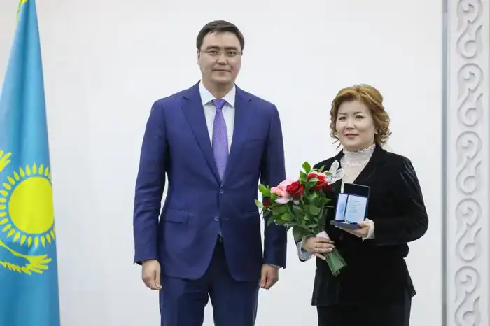 В Министерстве промышленности и строительства провели торжественную церемонию в честь Дня Республики (2)