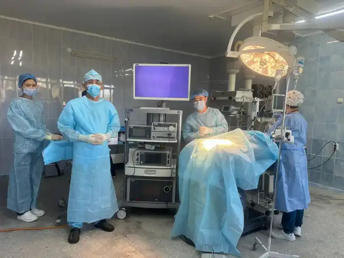 В КАЗАХСТАНЕ ВПЕРВЫЕ ПРОВЕДЕНО ЛЕЧЕНИЕ ДЕТЕЙ МЕТОДОМ ЛАЗЕРНОЙ ЛИТОТРИПСИИ (6)