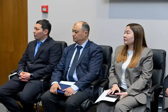 В области Абай обсудили кадровую стабильность и организацию питания в школах (3)