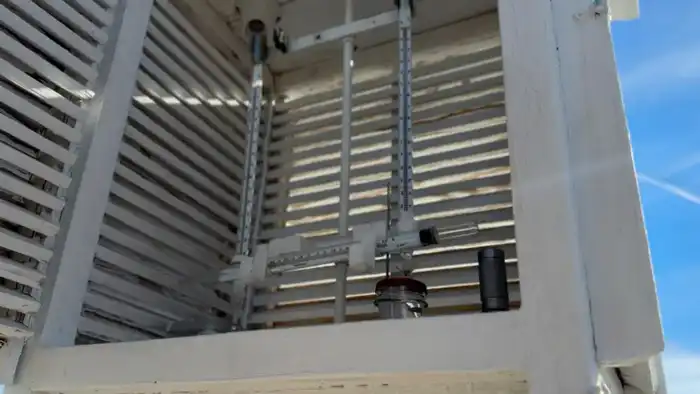 Военные метеорологи изучают современные методы прогнозирования погоды (3)