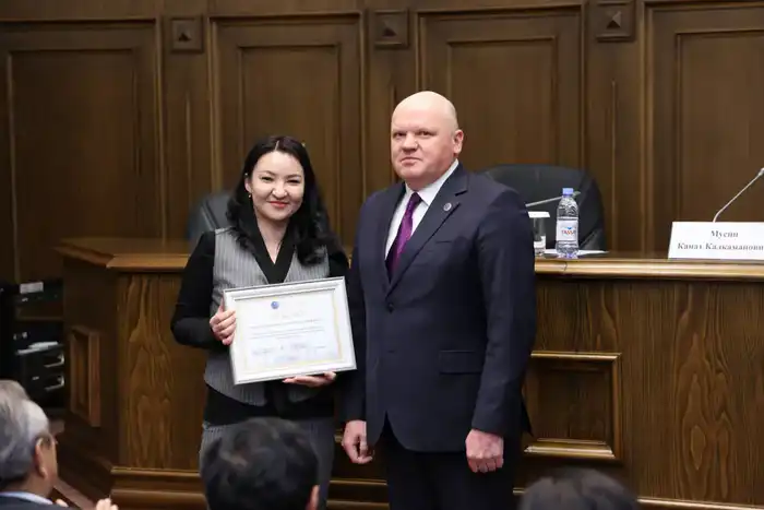 В Академии правосудия при Высшем Судебном Совете Республики Казахстан впервые состоялись курсы переподготовки для председателей районных судов всех регионов страны (5)