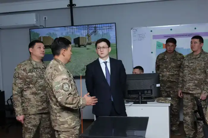 Заместитель министра оценил цифровую трансформацию военного вуза (3)