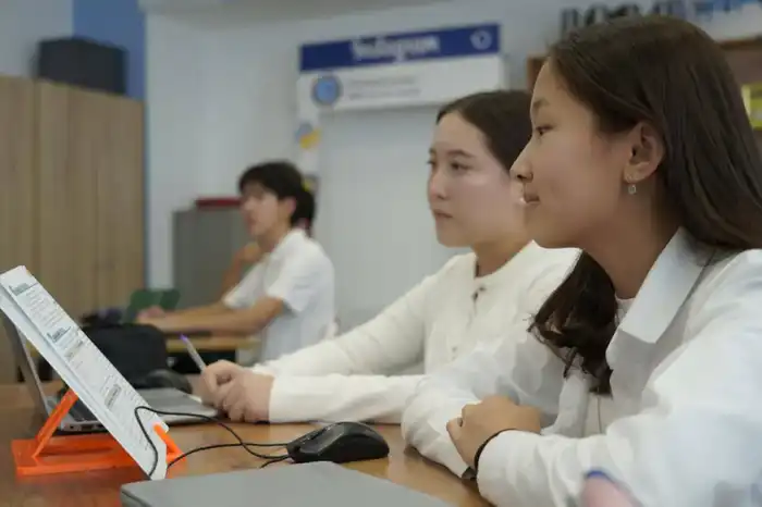 Столичный учитель успешно применяет ИИ в обучении школьников (3)