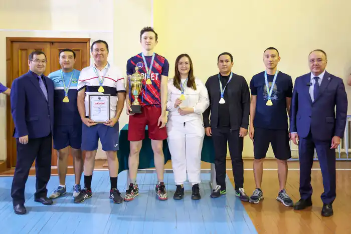 В преддверии празднования Дня Республики в Академии правосудия при Высшем Судебном Совете состоялся товарищеский турнир по волейболу (2)