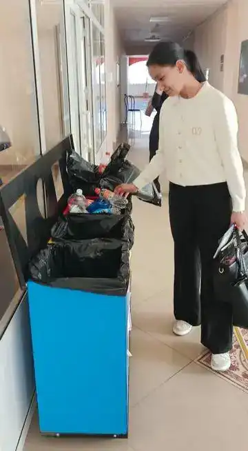 Сдал бутылки — получил подарок: студенты КарИУ участвуют в сборе пластика (2)