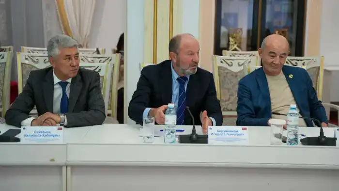 Институт законодательства и правовой информации провел круглый стол на тему «Реализация приоритетных задач по совершенствованию нормотворчества и правового информирования населения в контексте Послания Президента Республики Казахстан» (3)