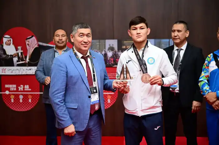 Председатель Комитета по делам спорта отметил достижения юных призеров Азиатских игр - победителей по ММА (2)