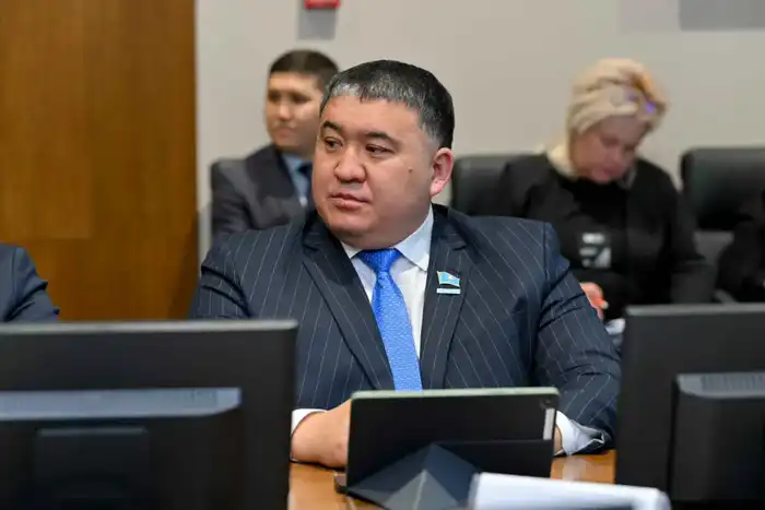 Состоялась внеочередная сессия областного маслихата (10)