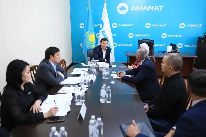 Аким области провел прием граждан (2)