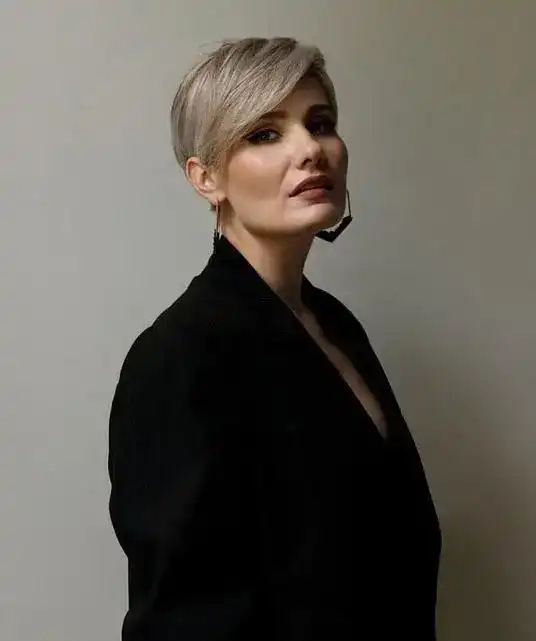 Карагандинский уголь на подиуме Милана: дизайнер Ольга Целлер представила необычную коллекцию украшений (3)