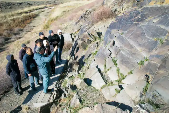 Состоялся международный духовно-культурный вечер «История высеченная на камне в исследованиях Шокана» (7)