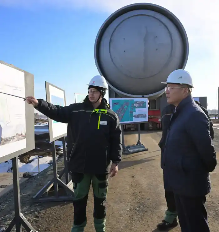 Аким области Асаин Байханов посетил строительную площадку ТОО «Ертис гидрометаллургический комбинат» (ЕГМК) на территории специальной экономической зоны «Павлодар», где ознакомился с ходом реализации одного из крупнейших и уникальных инвестиционных проектов в металлургической отрасли Казахстана (8)