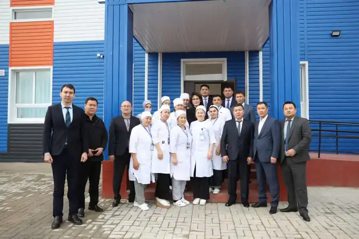 А.АЛЬНАЗАРОВА ПОСЕТИЛА ВРАЧЕБНУЮ АМБУЛАТОРИЮ СЕЛА МАРЖАНБУЛАК (4)